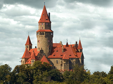 Život na středověkém hradě Bouzov